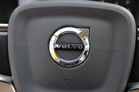 Used 2022 Volvo XC40 T5 Momentum image 19