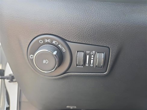 New 2025 Jeep Compass Latitude image 30