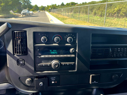 Used 2016 Chevrolet Express 2500 image 20