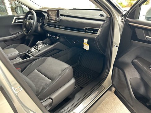 Used 2024 Mitsubishi Outlander ES image 19