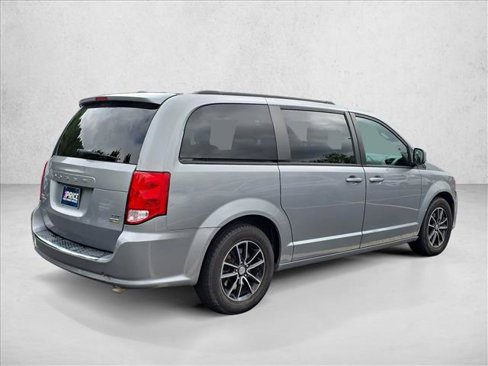 Used 2019 Dodge Grand Caravan GT image 4