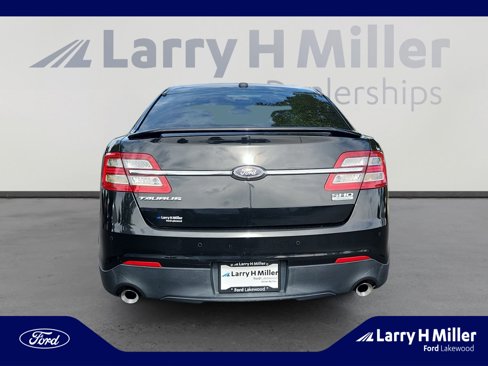 Used 2015 Ford Taurus SHO image 4