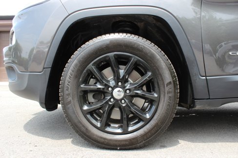 Used 2016 Jeep Cherokee Latitude w/ Comfort/Convenience Group image 44