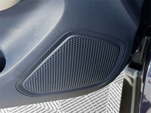Used 2022 Hyundai Venue Limited image 20