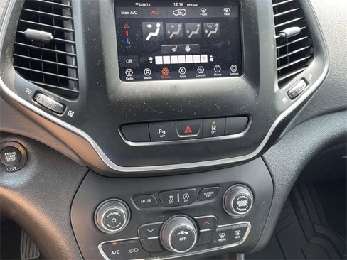 Used 2021 Jeep Cherokee Latitude Lux w/ Sun & Sound Group image 25