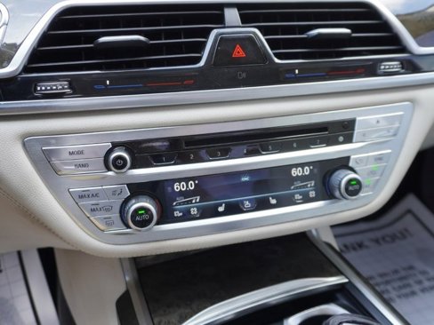 Used 2016 BMW 740i image 18