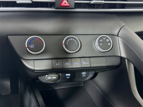 New 2025 Hyundai Elantra SE image 12