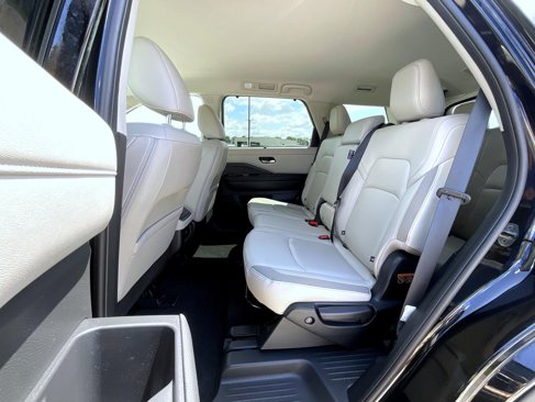 Used 2023 Nissan Pathfinder SL image 22