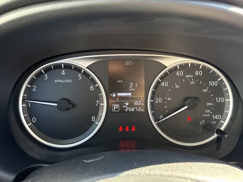 Used 2024 Nissan Kicks S image 11