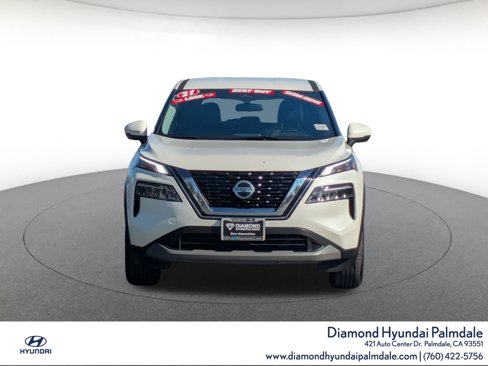 Used 2021 Nissan Rogue SV image 2
