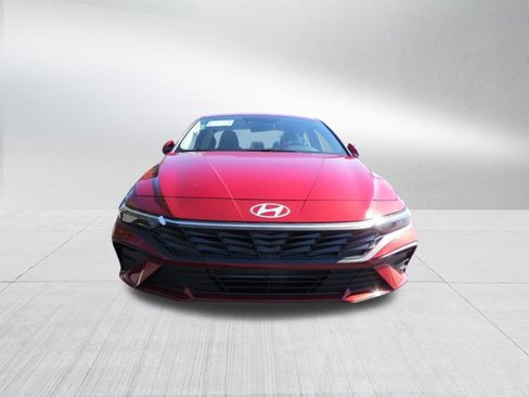 New 2025 Hyundai Elantra SE image 3