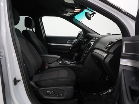 Used 2016 Ford Explorer XLT w/ Equipment Group 201A image 9