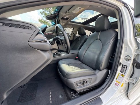 Used 2019 Toyota Camry XSE image 6