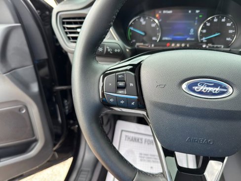 Used 2022 Ford Escape SE w/ Cold Weather Package image 32