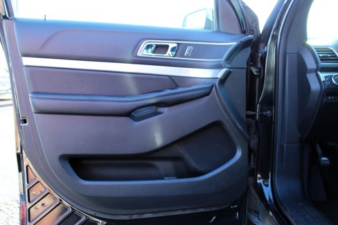 Used 2016 Ford Explorer XLT w/ Equipment Group 202A image 7