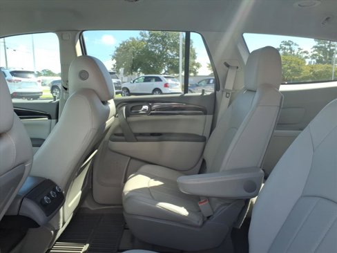 Used 2016 Buick Enclave Leather image 9