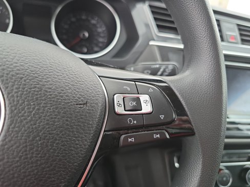 Used 2018 Volkswagen Tiguan S image 17