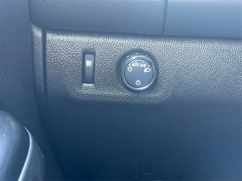 Used 2021 Chevrolet Colorado LT w/ Fleet Safety Package image 24