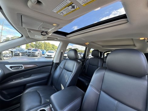 Used 2019 Nissan Pathfinder Platinum image 22
