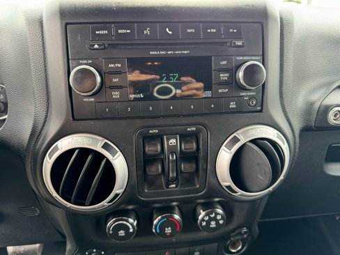 Used 2013 Jeep Wrangler Unlimited Sahara w/ Connectivity Group image 30