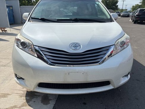 Used 2016 Toyota Sienna L image 18