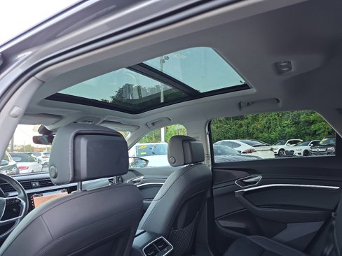 Used 2021 Audi e-tron Premium w/ Convenience Plus Package image 55