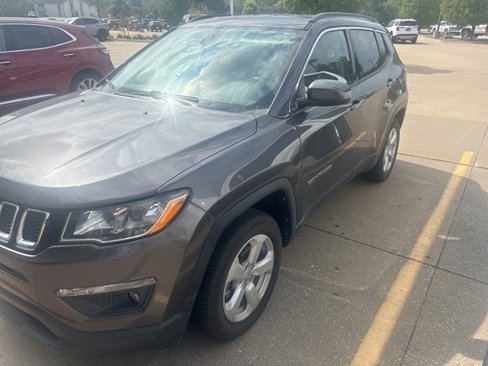 Used 2021 Jeep Compass Latitude image 1