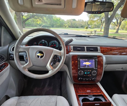 Used 2013 Chevrolet Suburban LTZ image 17