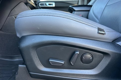Used 2020 Ford Explorer XLT image 13