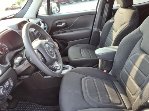 Certified 2022 Jeep Renegade Latitude image 9
