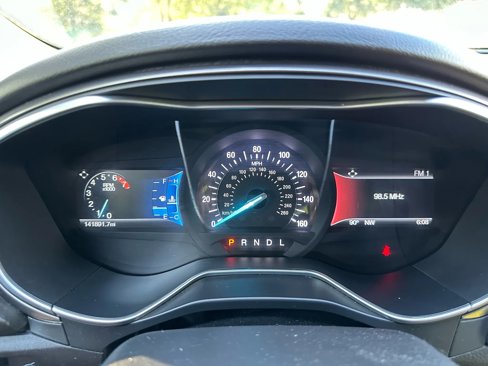 Used 2017 Ford Fusion SE w/ Fusion SE Technology Package image 37