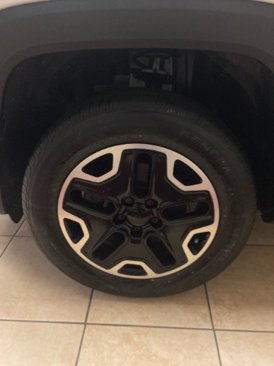 Used 2015 Jeep Renegade Latitude w/ Popular Equipment Group image 29