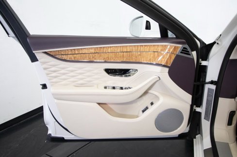 Used 2021 Bentley Flying Spur W12 image 34