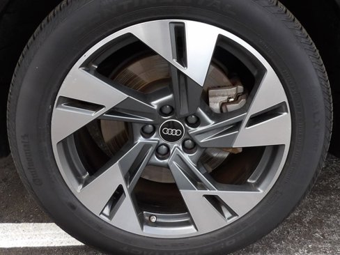 Used 2022 Audi e-tron Premium w/ Towing Package image 14