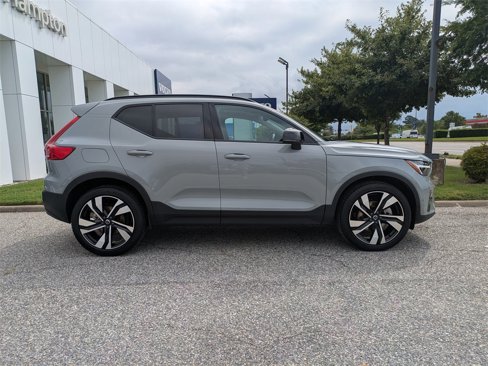 Certified 2025 Volvo XC40 B5 Plus image 3