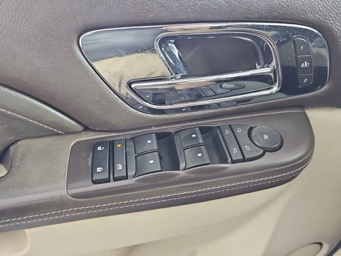Used 2013 Cadillac Escalade Platinum image 19