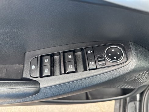 Used 2023 Kia Seltos LX image 12