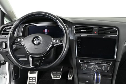 Certified 2019 Volkswagen e-Golf SEL Premium image 3