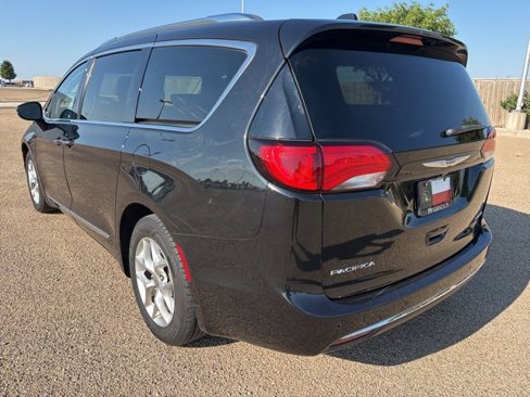 Used 2019 Chrysler Pacifica Limited image 4