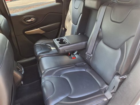 Used 2018 Jeep Cherokee Limited image 10