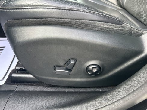 Used 2019 Jeep Cherokee Limited image 3