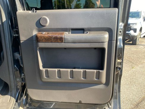 Used 2015 Ford F350 Platinum w/ Platinum Package image 34