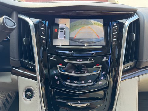 Used 2016 Cadillac Escalade ESV Luxury image 35