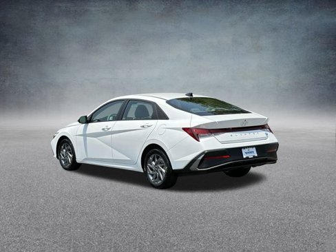 Used 2024 Hyundai Elantra SEL image 6