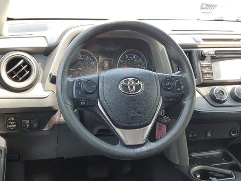 Used 2018 Toyota RAV4 LE image 8