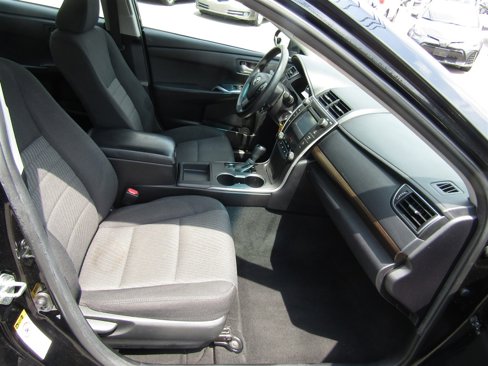 Used 2016 Toyota Camry image 22
