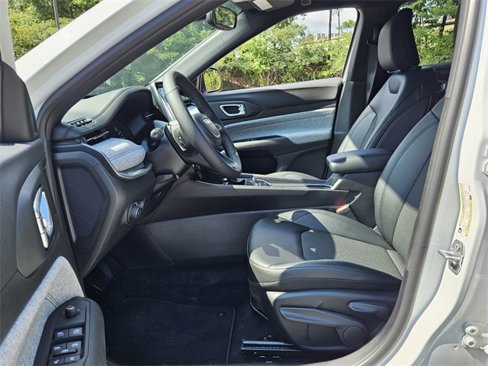 New 2025 Jeep Compass Latitude image 5