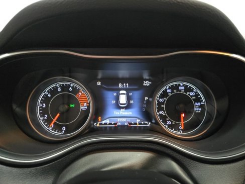 Used 2019 Jeep Cherokee Trailhawk w/ Cold Weather Group image 32
