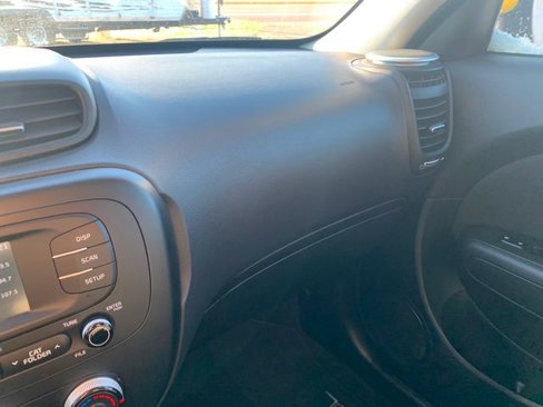 Used 2016 Kia Soul + image 19