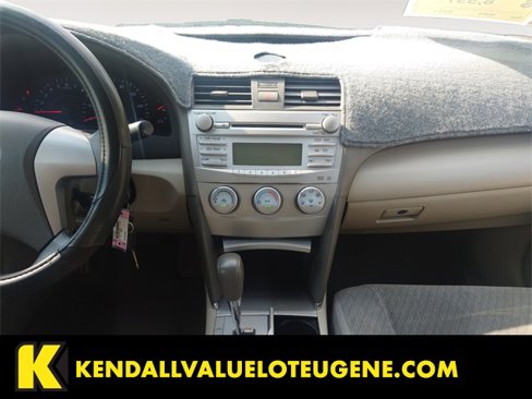 Used 2010 Toyota Camry LE image 11